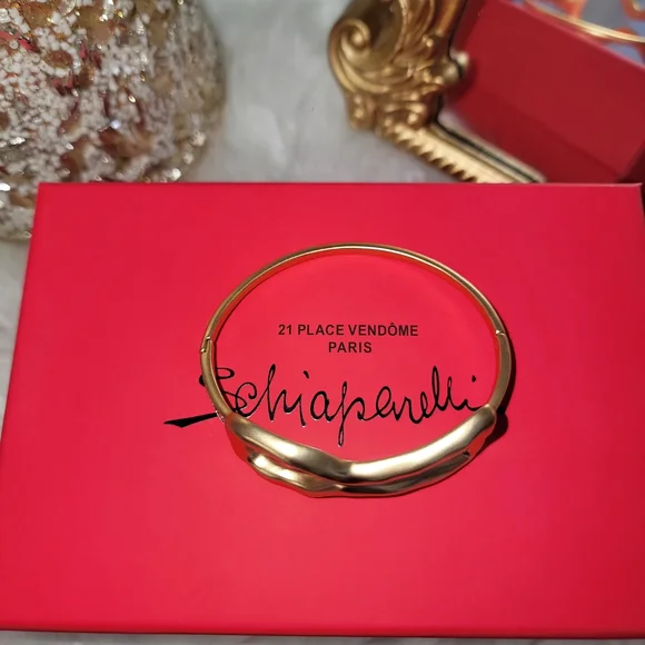 Schiaparelli Bangle Keyhole Bracelet. Comes With Box. - Picture 2 of 3